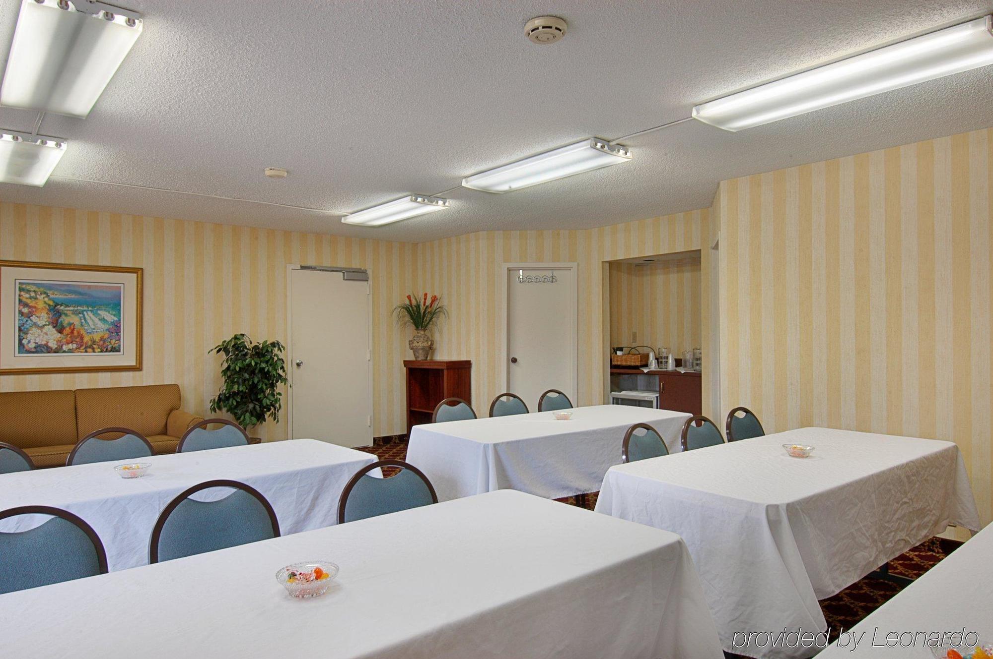 Red Roof Nc Motel 2*