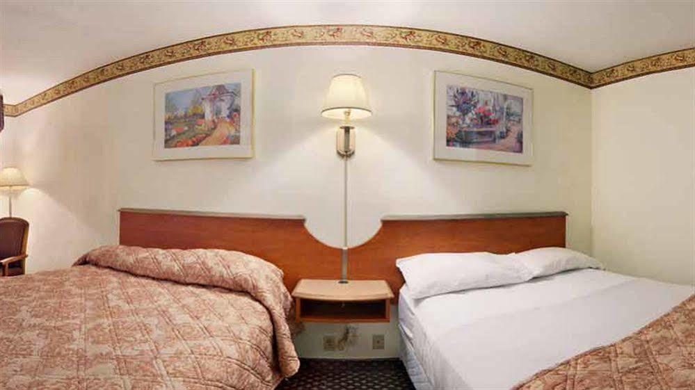 Motel Red Roof Nc 2*