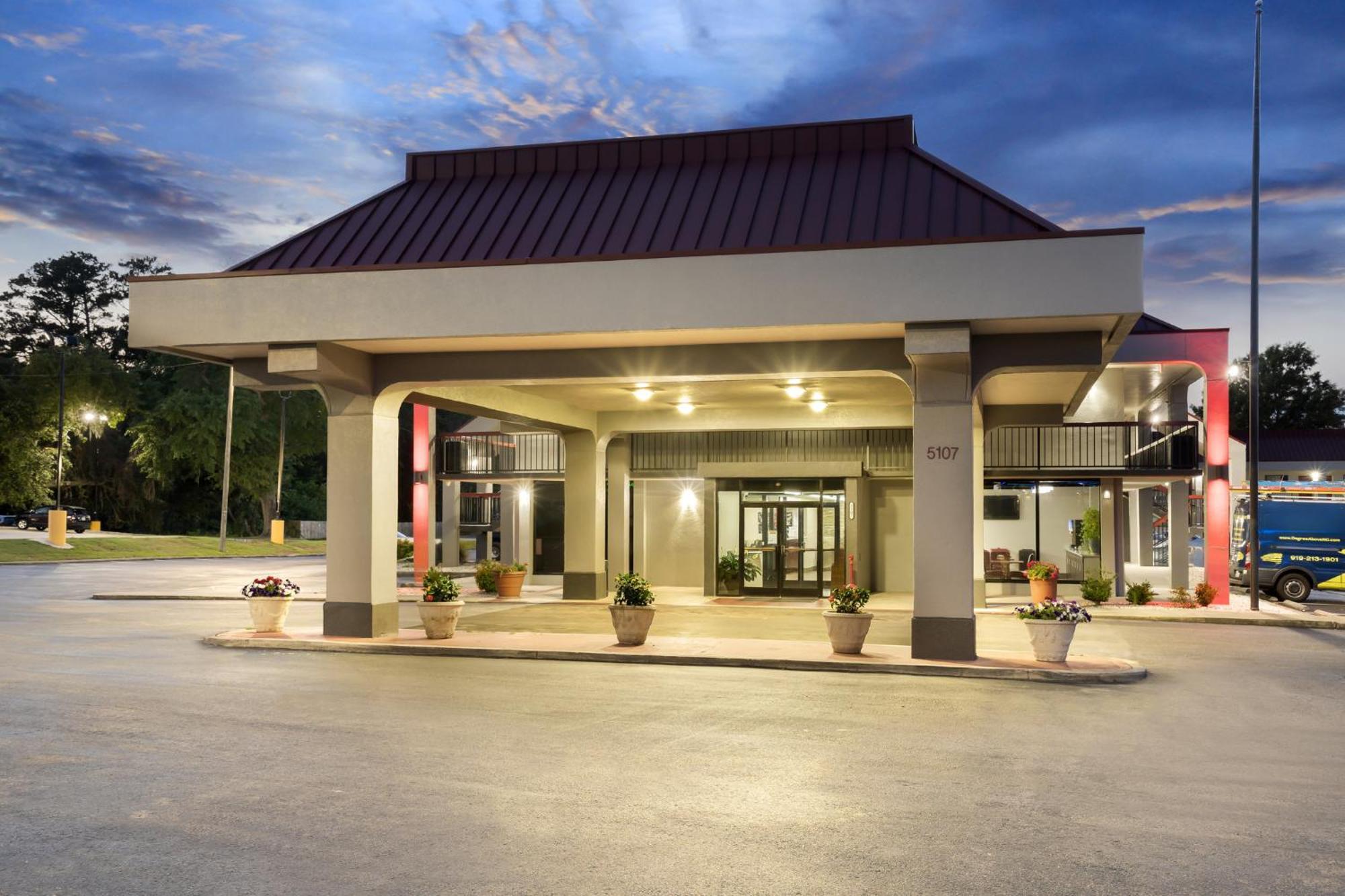Red Roof Nc Motel 2*